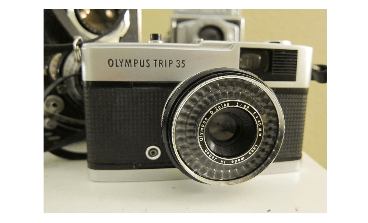 
OLYMPUS Trip 35mm Film Point & Shoot Camera Half Frame (Renewed)