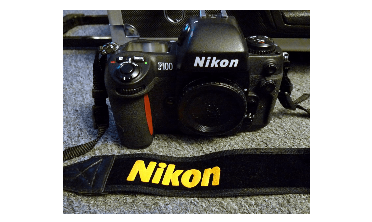  NIKON F100 35mm SLR Camera Body