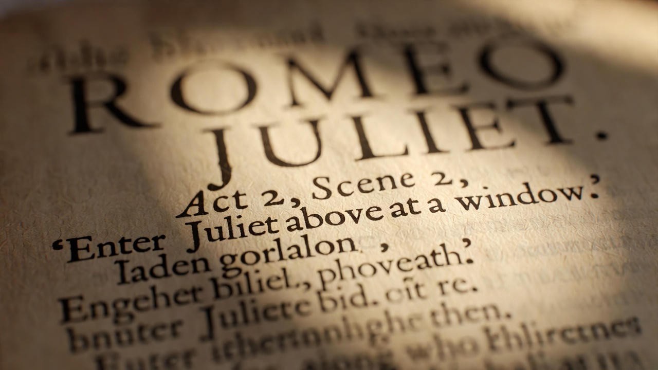 Original quarto text of Shakespeare's Romeo and Juliet Act 2 Scene 2 showing Juliet at a window, not a balcony.