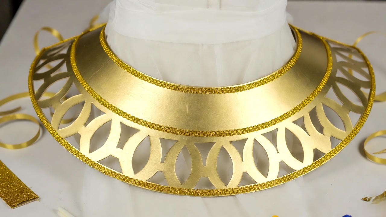 DIY no-sew Cleopatra broad collar using gold poster board for budget Antony and Cleopatra costumes