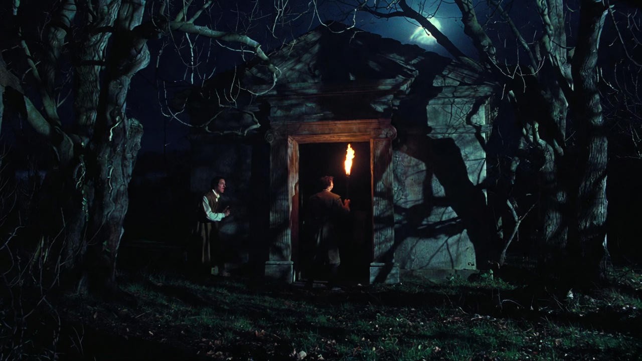 Balthasar hiding and watching as Romeo approaches the Capulet tomb at night, Romeo and Juliet Act 5 Scene 3