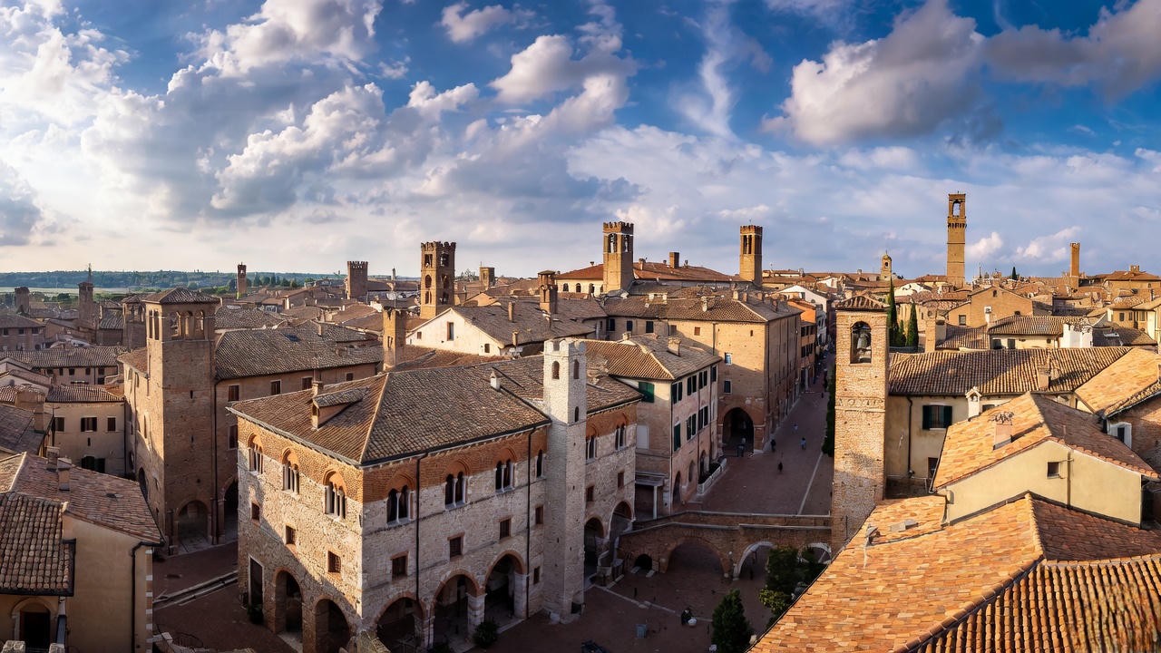 Historic Verona Italy Renaissance architecture streets, setting for Shakespeare's Romeo and Juliet timeline
