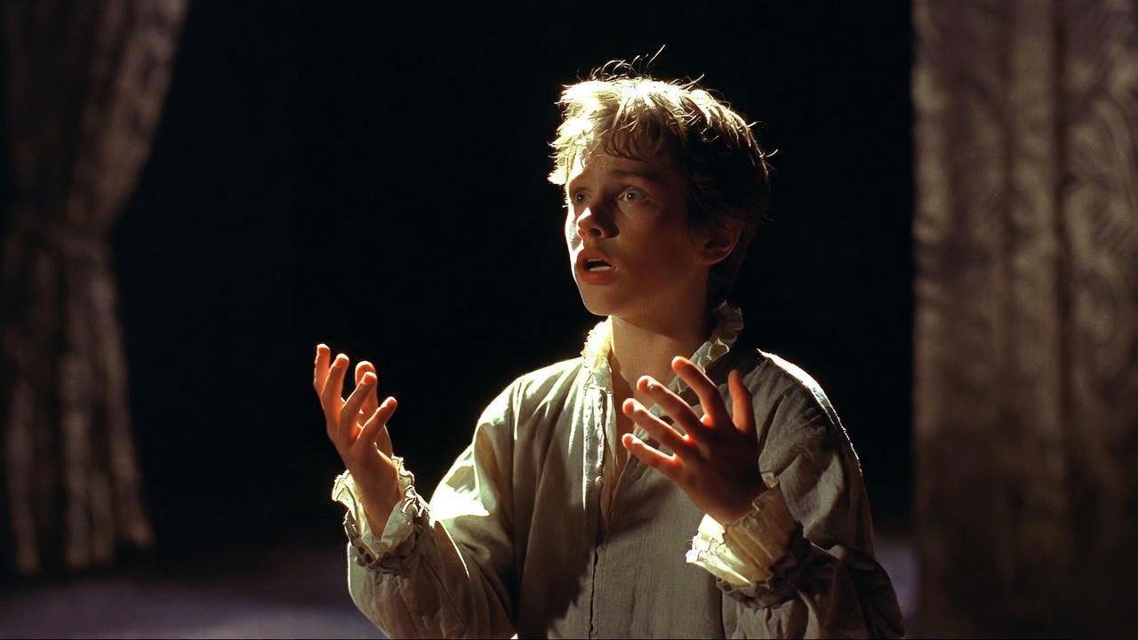 Actor performing a dramatic Romeo and Juliet monologue on stage with spotlight