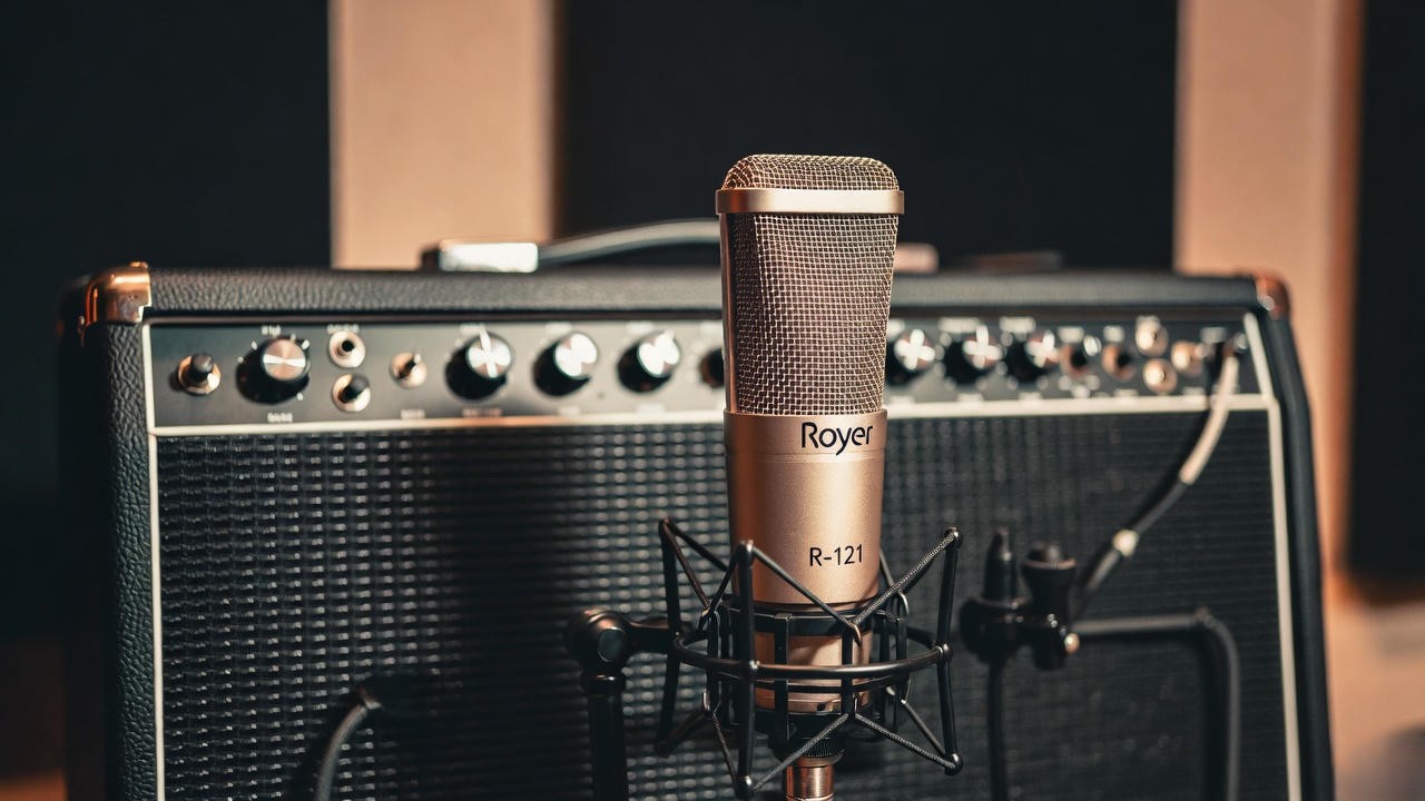 Royer R-121 ribbon microphone close-miking an electric guitar amplifier for warm tone capture