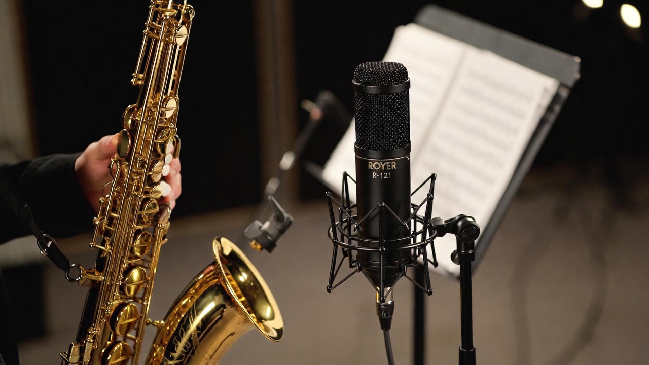 Royer R-121 microphone capturing saxophone for smooth brass tone in recording