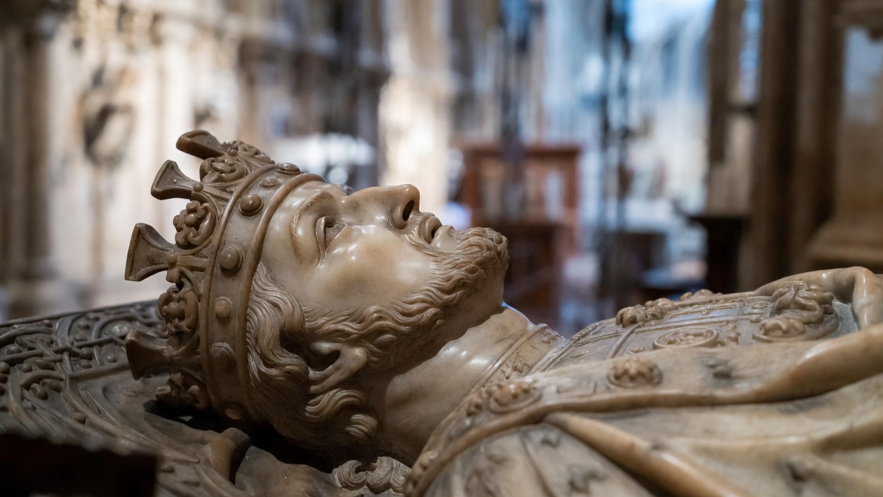 Close-up of King Henry V tomb effigy Westminster Abbey idealized medieval royal sculpture