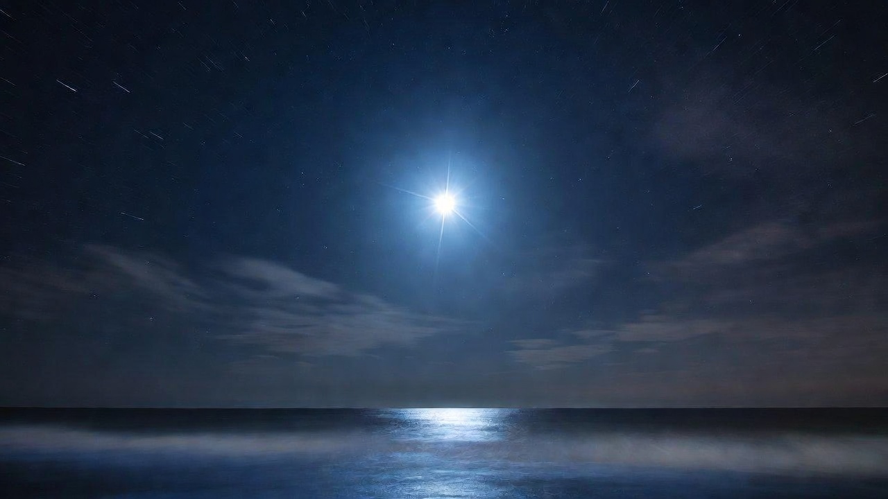 Bright northern star Polaris guiding over serene night sea representing constant true love in Shakespeare’s Sonnet 116