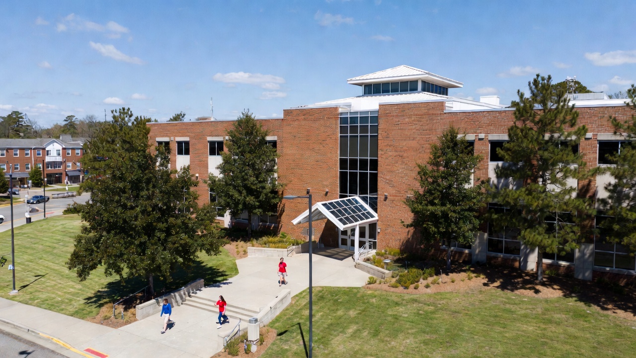Richmond Community College campus in Hamlet NC exterior with students and green surroundings