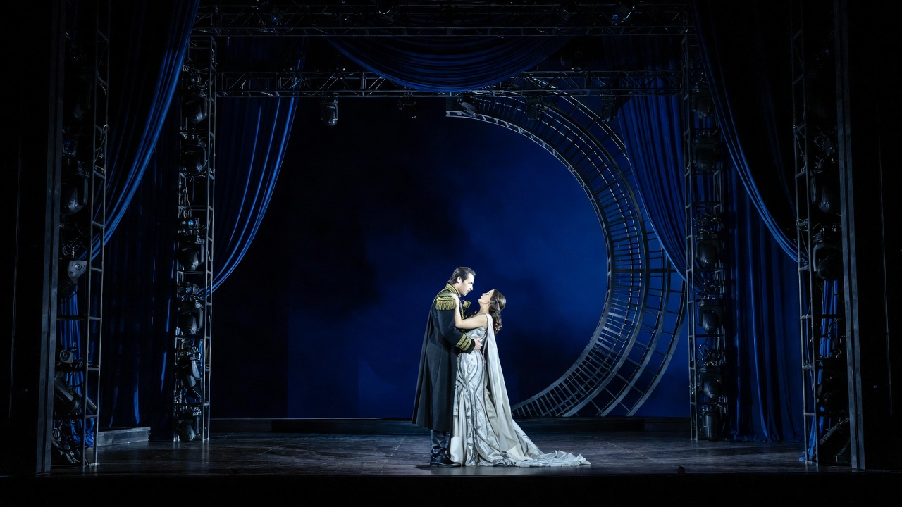 Gerald Finley as Antony and Julia Bullock as Cleopatra in intimate embrace, Metropolitan Opera 2025 production of John Adams' Antony and Cleopatra Shakespeare opera adaptation