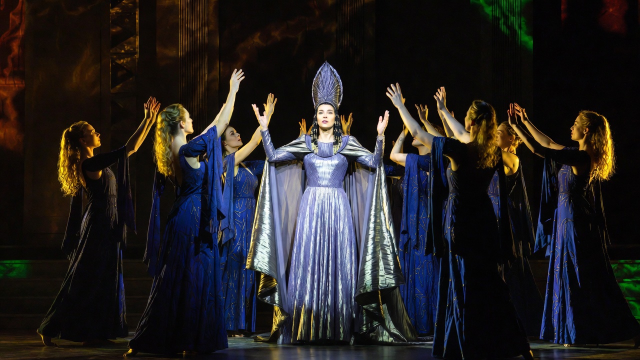Julia Bullock as Cleopatra in elaborate feathered costume during Elkhanah Pulitzer's 1930s-inspired staging of John Adams Antony and Cleopatra Met Opera production