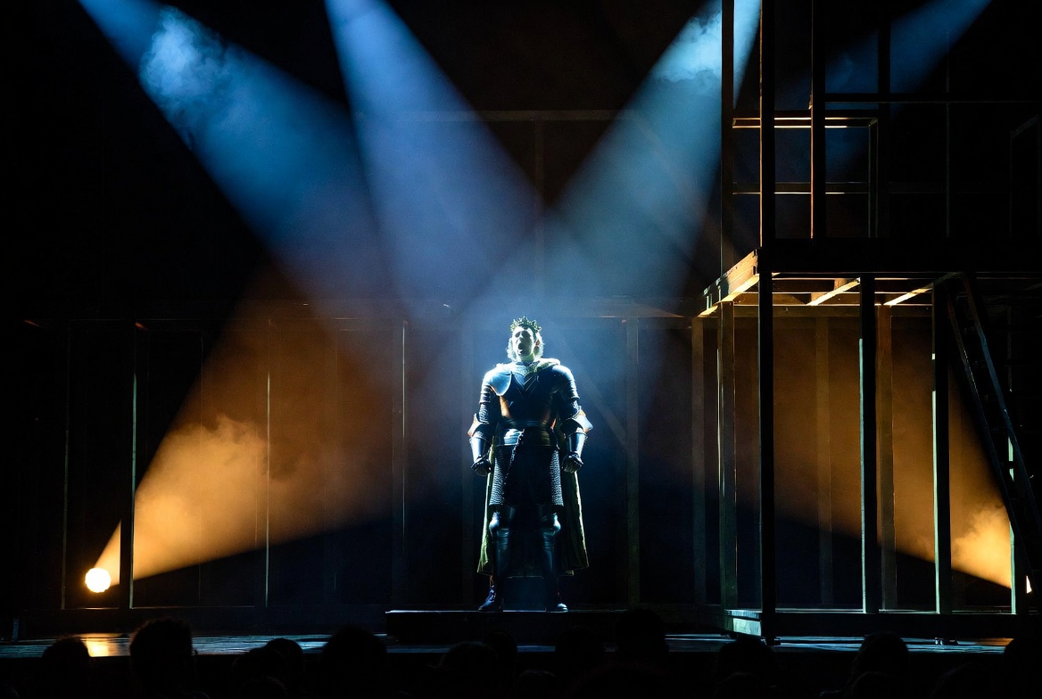 Modern Henry V stage performance Shakespeare adaptation