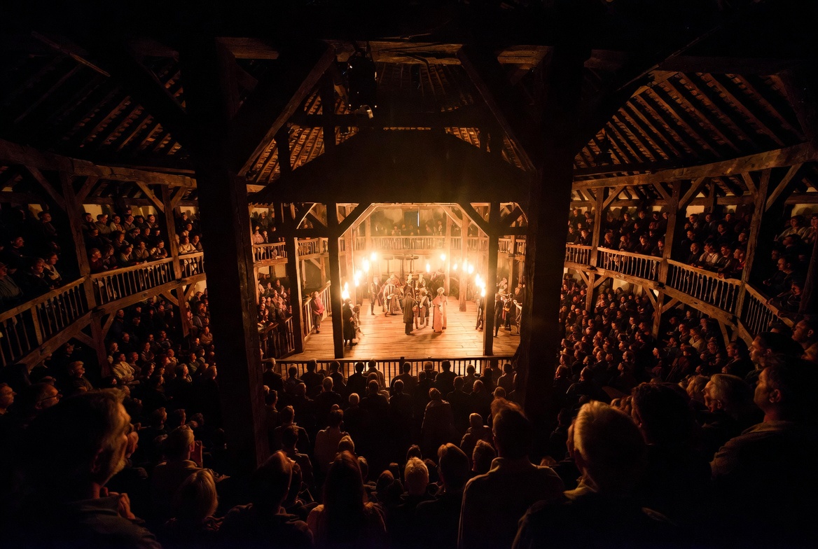Elizabethan Globe Theatre Henry V original performance stage