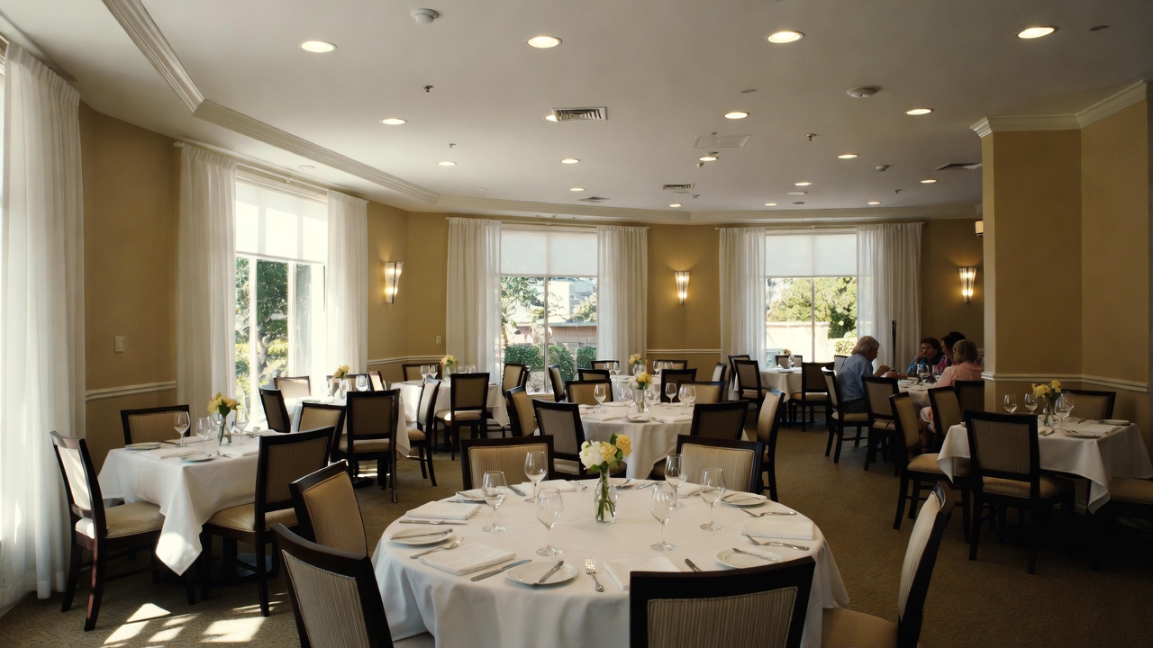 Restaurant-style dining room with chef-prepared meals at Hamlet at Chagrin Falls assisted living community