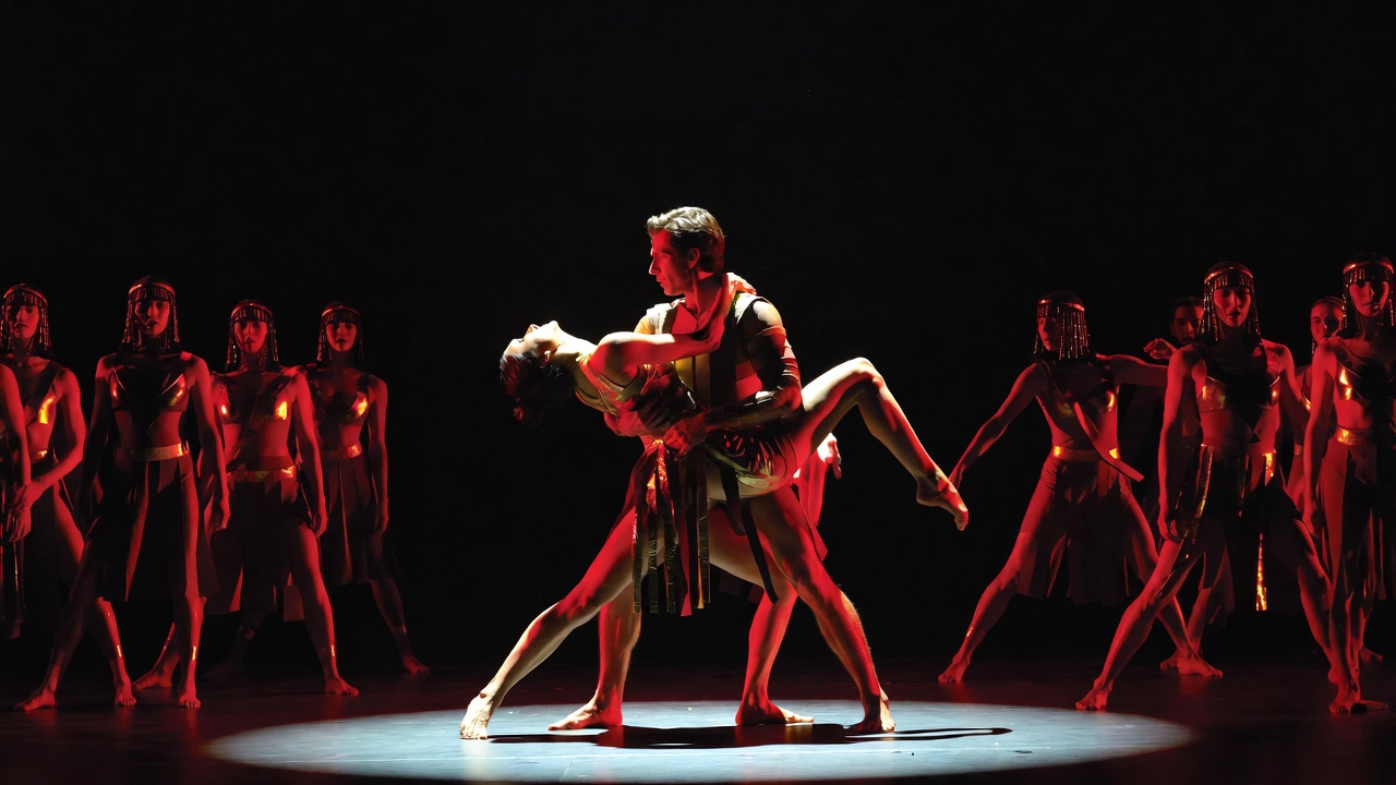 Synetic Theater wordless physical production of Antony and Cleopatra, intense dance and movement capturing passion and tragedy