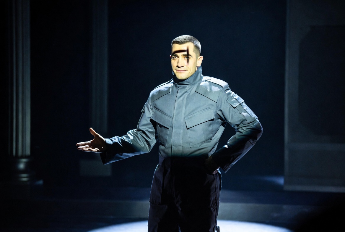 Jake Gyllenhaal as Iago Othello Broadway 2025 charismatic villain performance