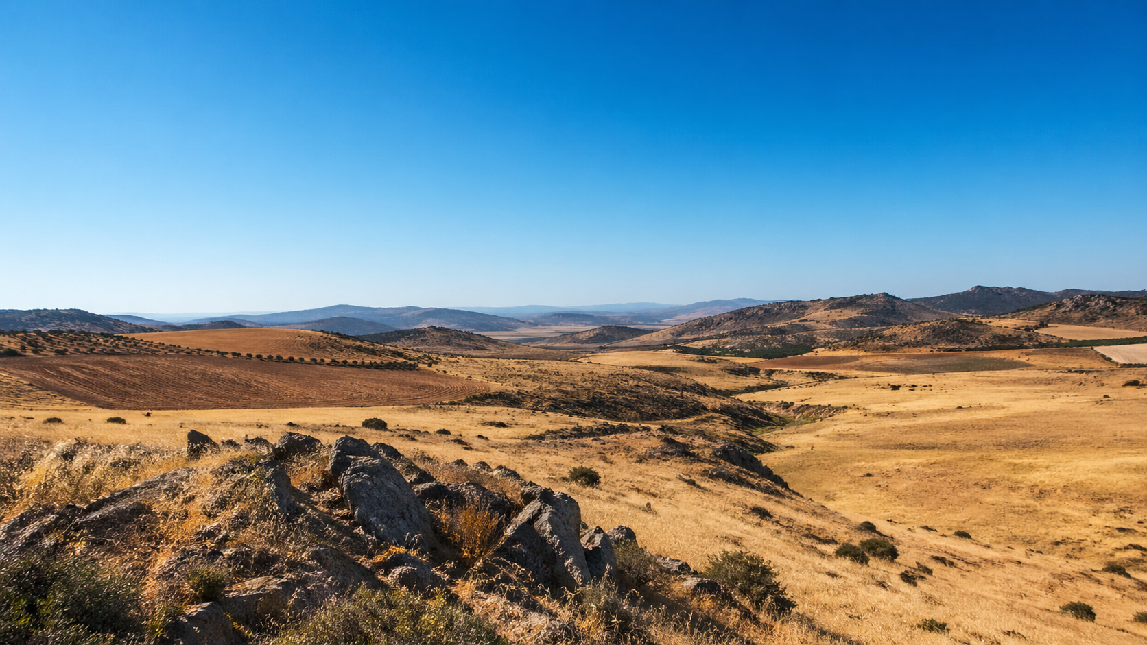 Semi-arid landscape of Othello Washington showing dry terrain and clear skies