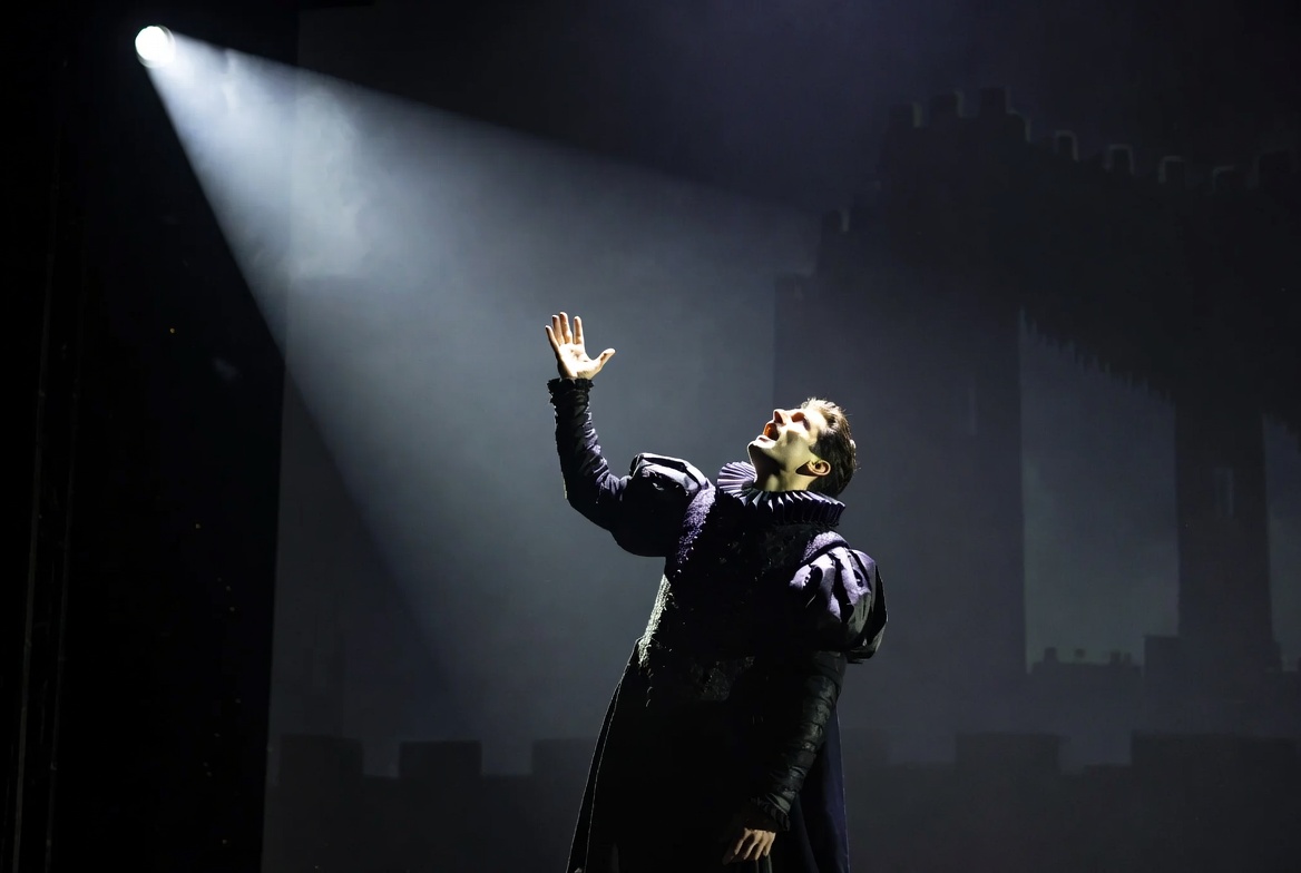 macbeth act 2 sc 1 dagger soliloquy iconic stage performance