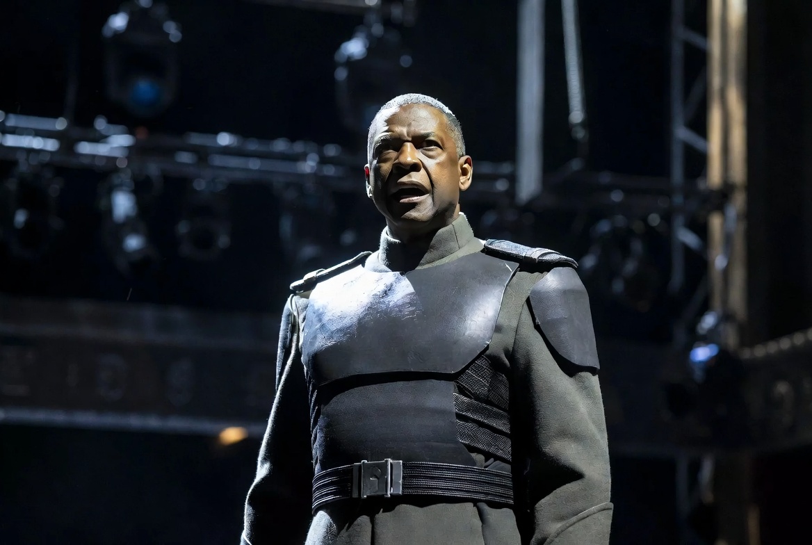 Denzel Washington as Othello Broadway 2025 powerful performance portrait