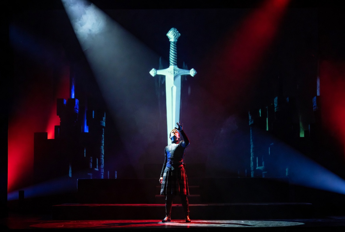 Macbeth Act 2 Scene 1 performance history modern stage dagger soliloquy interpretation