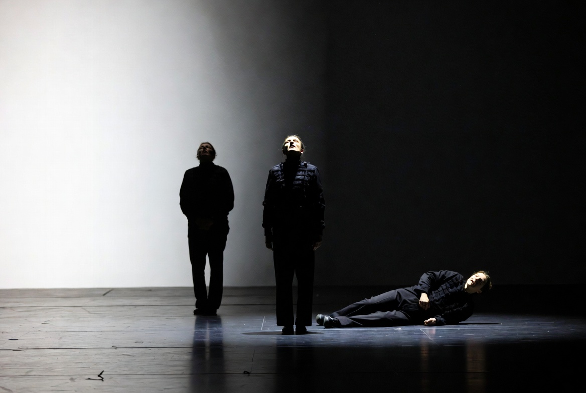 Actor portraying Othello’s emotional transformation through posture and performance on stage