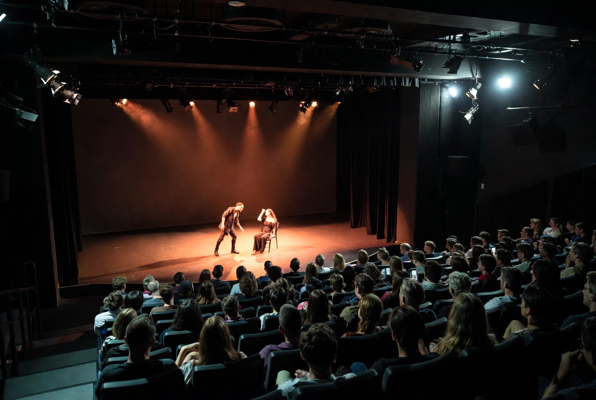 Modern theatrical performance of Shakespeare’s Othello